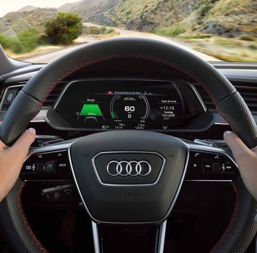 View of the virtual Cockpit Audi SQ8 e-tron